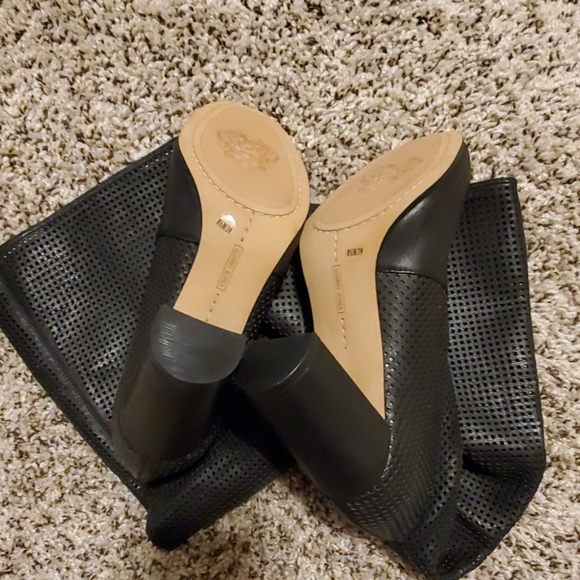 Vince Camuto Sz 8.5 NWOB Black Boots - Picture 2 of 3